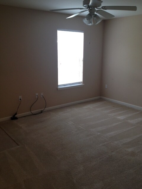 Building Photo - Townhouse for rent in Camelot