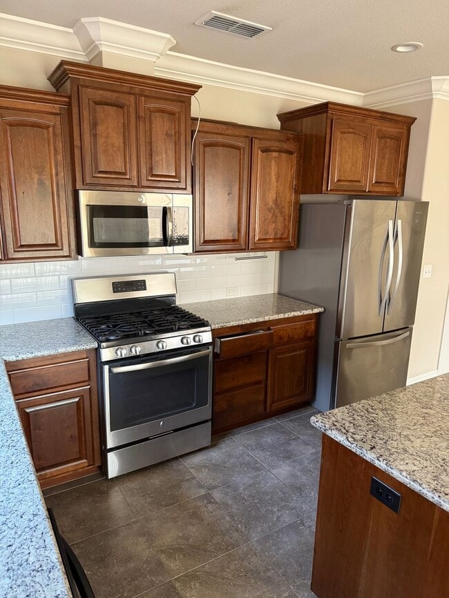 Building Photo - 3-bedroom, 2-bathroom home located in the ...
