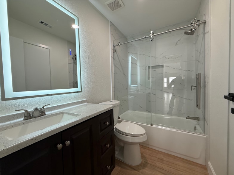 Building Photo - 1 Redberry Ct