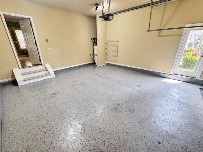 Building Photo - 2435 Manor View