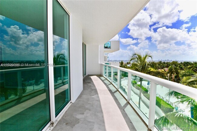 Building Photo - 7900 Harbor Island Dr