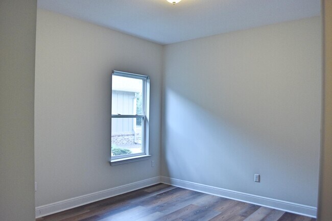 Building Photo - 103 Lagrange Landing