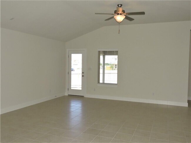Building Photo - 1120 Sundrops St