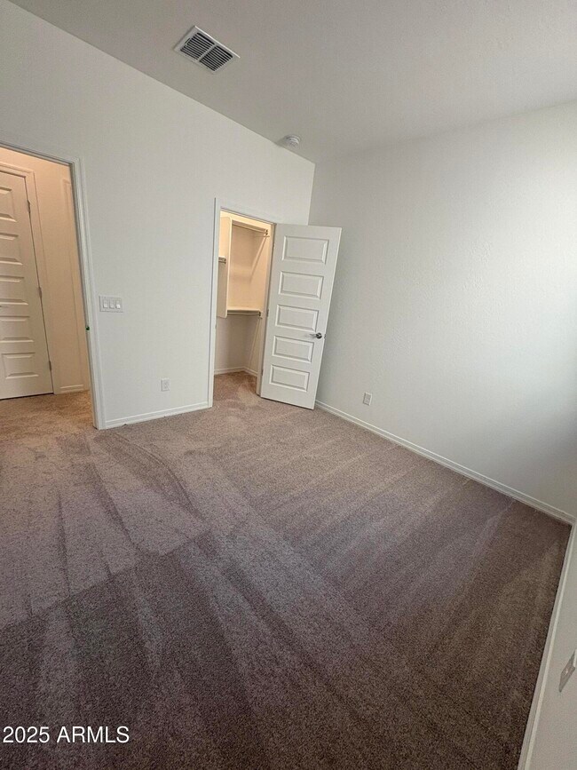 Building Photo - 16799 W Hope Dr