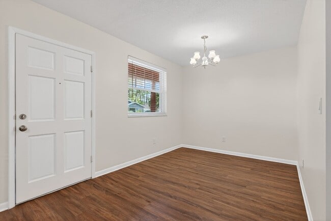 Building Photo - Adorable Single Family Home