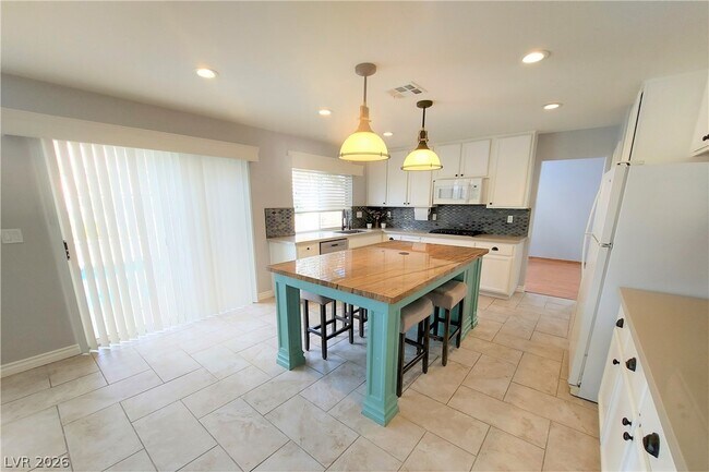Building Photo - 8272 Tibana Way