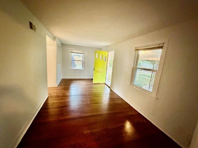 Living room with hardwood floors - 1334 Belton Ave