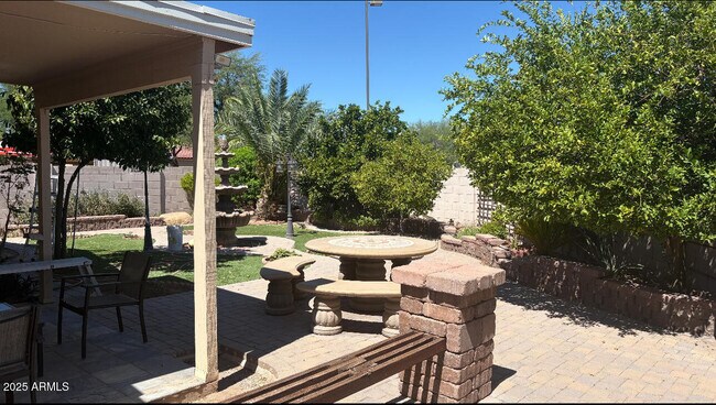 Building Photo - 1108 E Pinto Dr