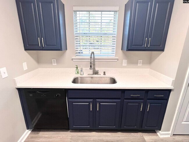 Building Photo - 301 Legend Oaks Dr