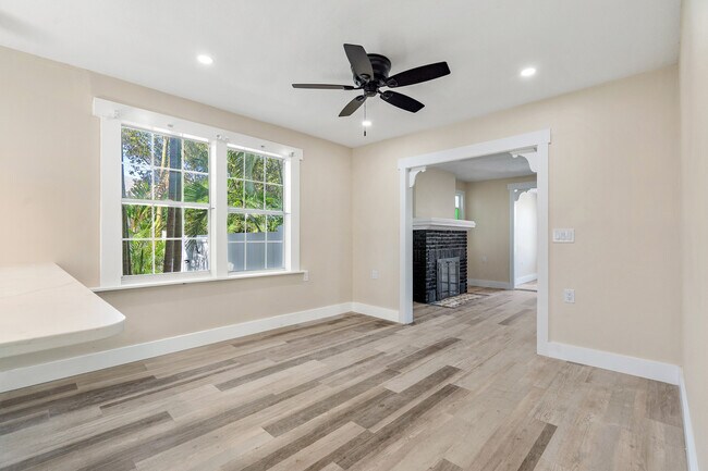 Building Photo - 3310 E Maritana Dr