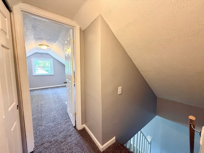 Building Photo - Cozy & Spacious 4-Bedroom Home in Cincinnati