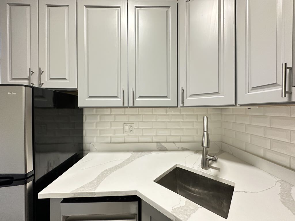 Building Photo - 508 W Belmont Ave