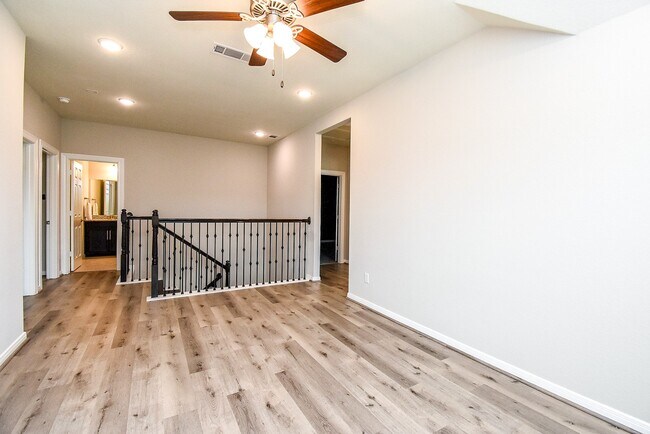Building Photo - 24918 Meadowthorn Crest Ln