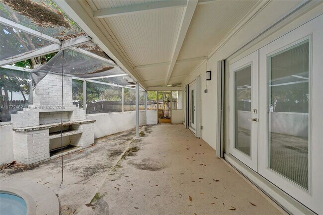 Building Photo - 101 SW 53rd Ave