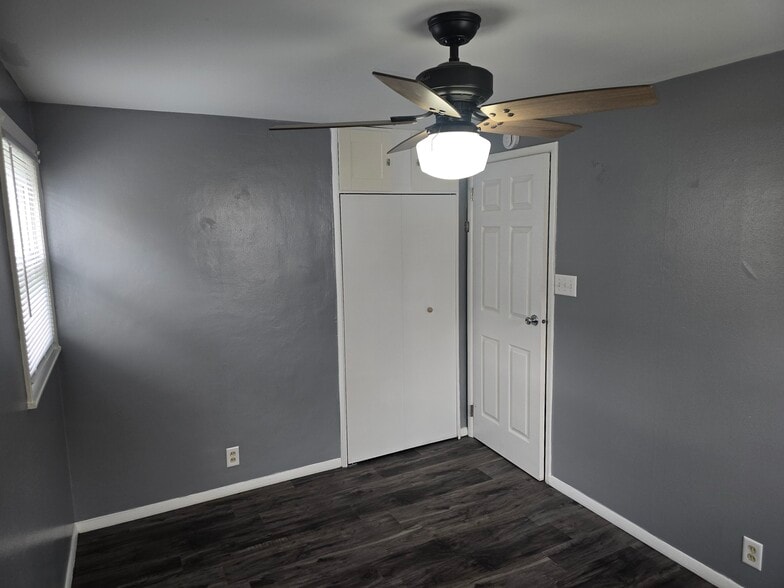 Building Photo - 1300 S Colony Dr