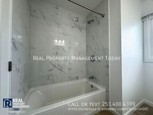 Building Photo - 8420 1/2 South Tacoma Way-1