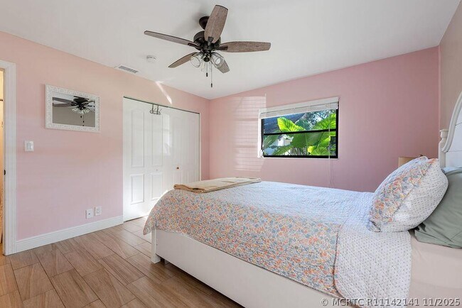 Building Photo - 4143 Palm Forest Dr N