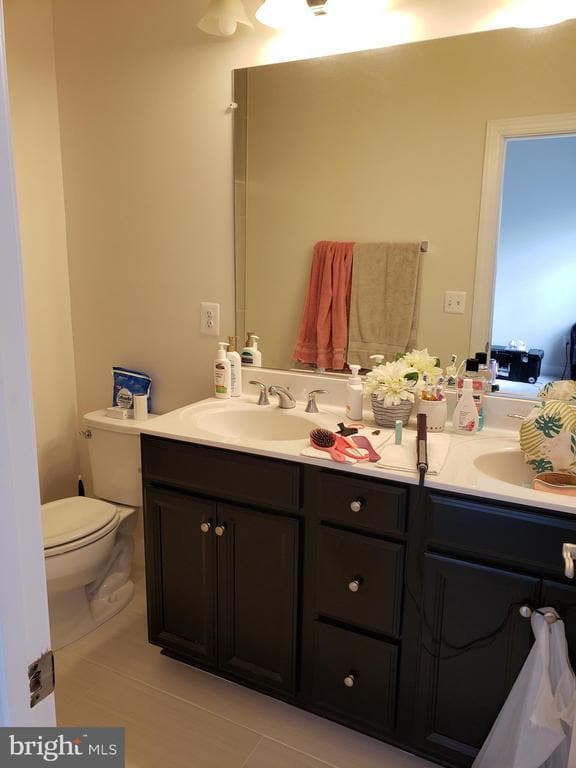 Building Photo - 2204 Shadmoor Dr