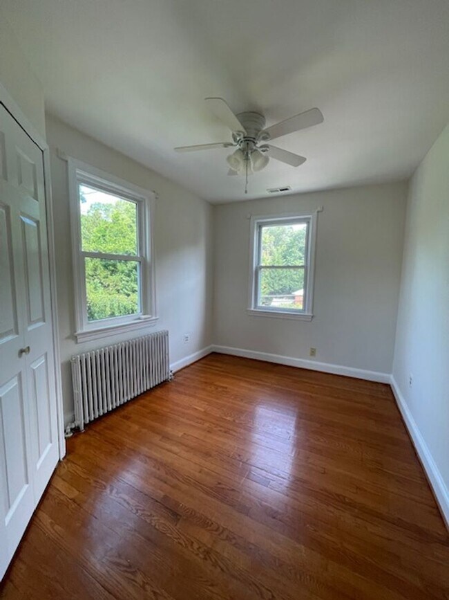 Building Photo - CHARMING BRICK COLONIAL HOME IN ROCKVILLE, CLOSE TO METRO AND ROCKVILLE TOWN CENTER