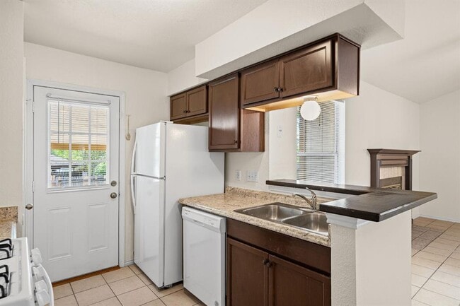 Building Photo - 16031 Fitchburg Cir