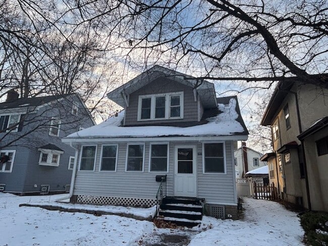 Building Photo - Super Cute 4BR/1 BA Single-Family Home in a Great St. Paul Neighborhood!