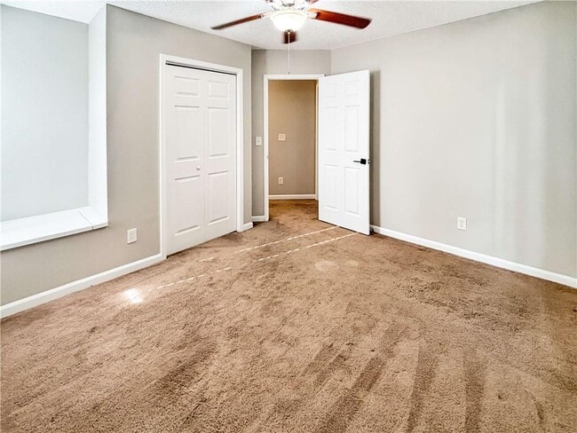 Building Photo - 1543 Hillhaven Dr