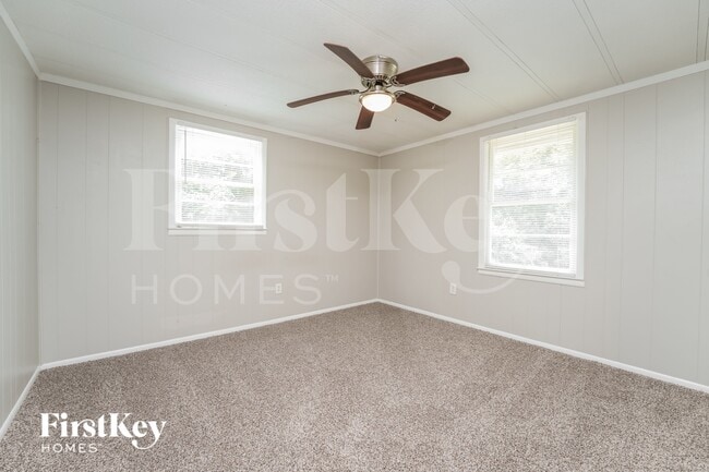 Building Photo - 1038 Adrian Cir SW