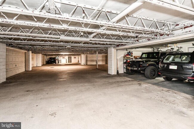 Building Photo - 6109 Madison Crest Ct