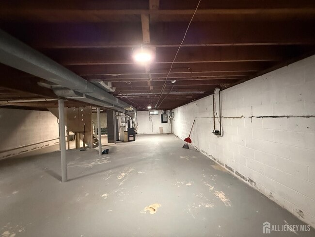 Building Photo - 114 Netherwood Ave