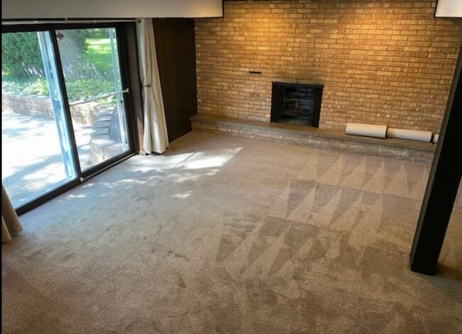 Building Photo - 2585 Longmeadow Dr