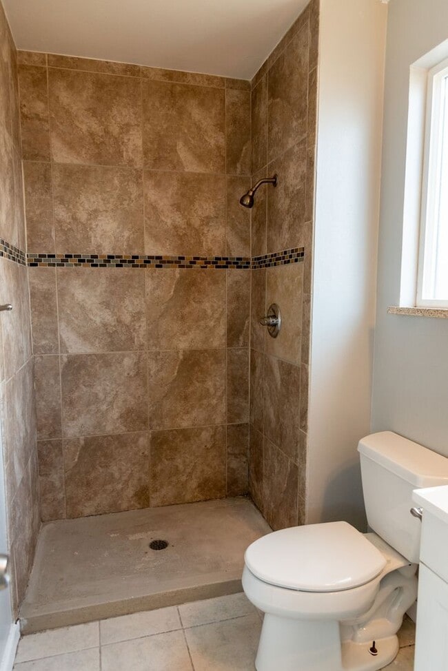 Building Photo - 3 Bed 2 Bath Home For Rent across from Sloan's Lake!