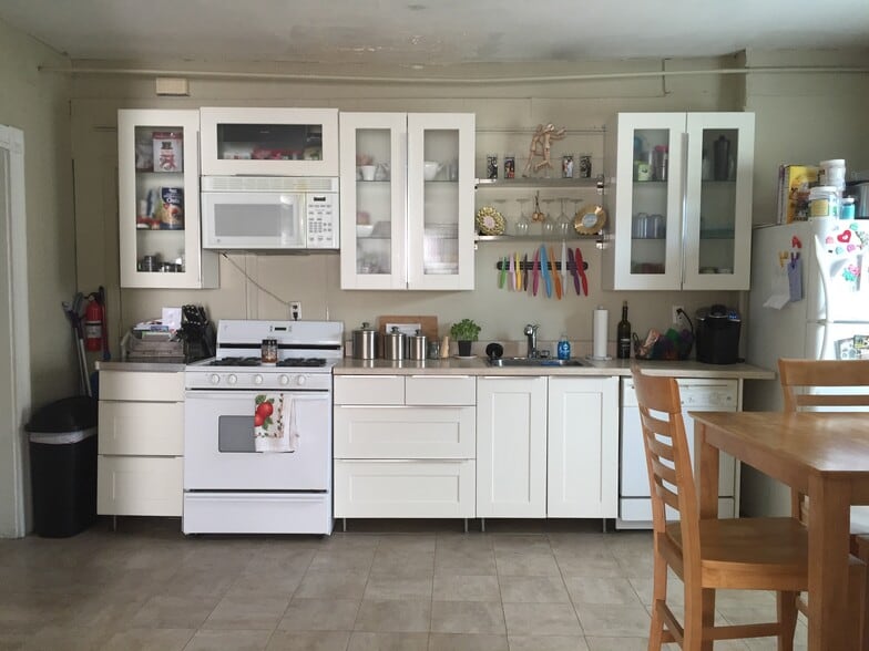 Building Photo - 48 America St