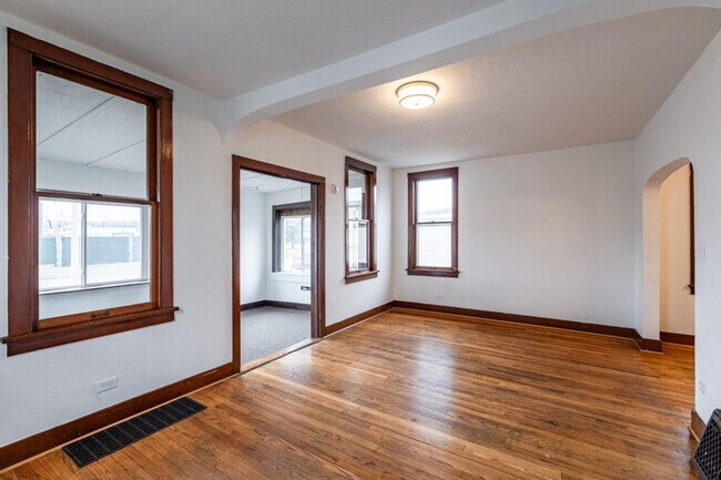 Building Photo - 3-4BR Rent or Rent to Own with New Kitchen and Garage!