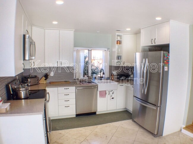 Building Photo - 2606 W River Dr
