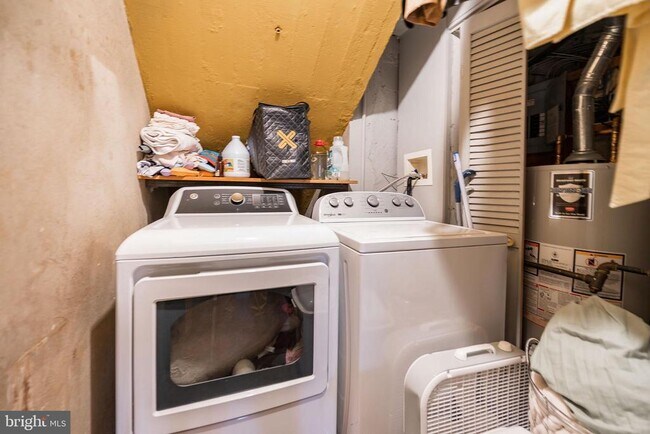 Building Photo - 144-50 W Laurel St