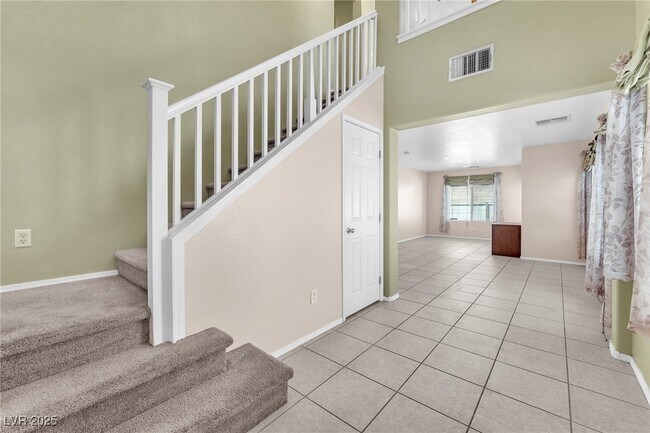 Building Photo - 2526 Begonia Valley Ave