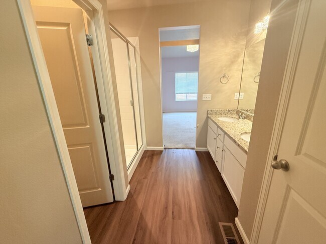 Building Photo - 257 Vela Pl