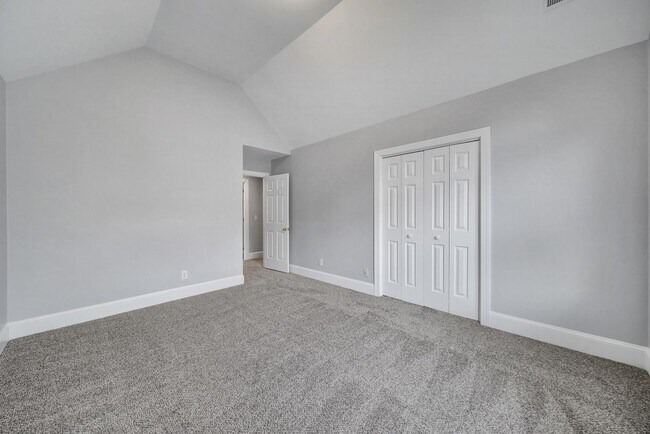 Building Photo - Spacious Four Bedroom Home!