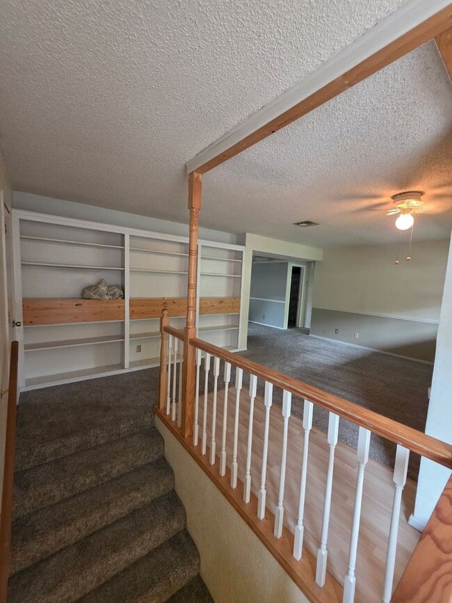 Building Photo - Nice modern style 1 Bdrm Condo in Delaware...