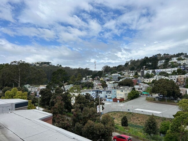 Building Photo - Large, 2 BR / 2 BA with Cathedral Ceilings, Washer and Dryer!