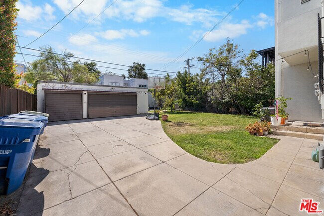 Building Photo - 125 S Orange Dr