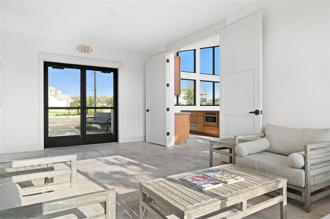 Building Photo - 5104 Saddle Clb Dr