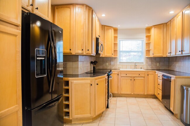 Building Photo - 10129 Solta Dr