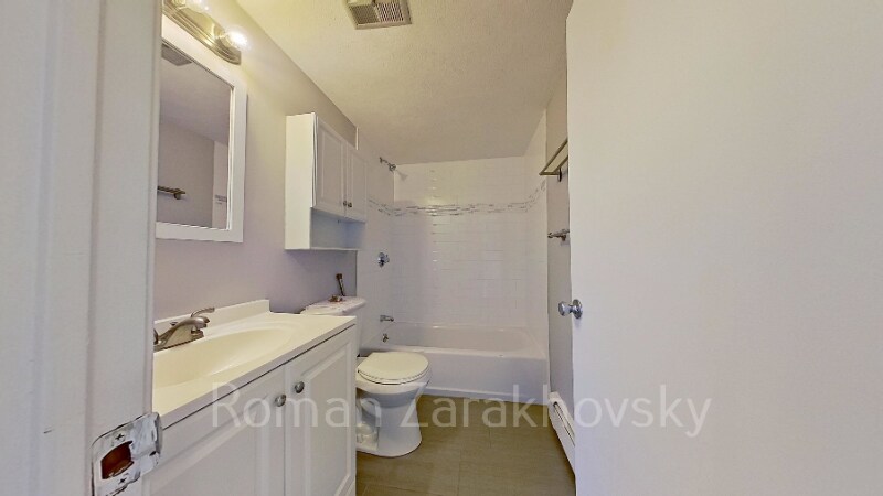 Building Photo - 12 Cottage Ct