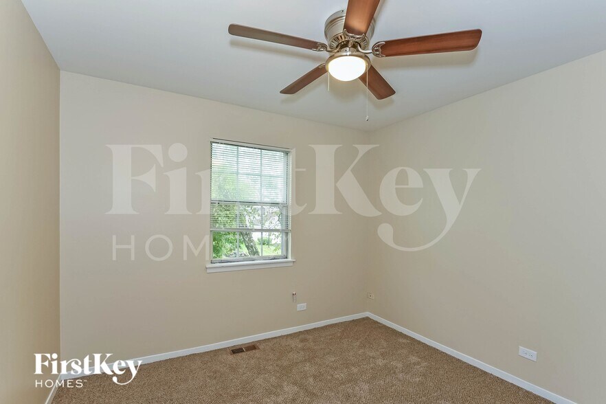 Building Photo - 990 Chelsea Ln