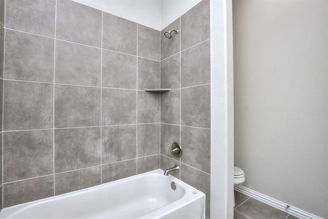 Building Photo - 409 Bluehaw Dr