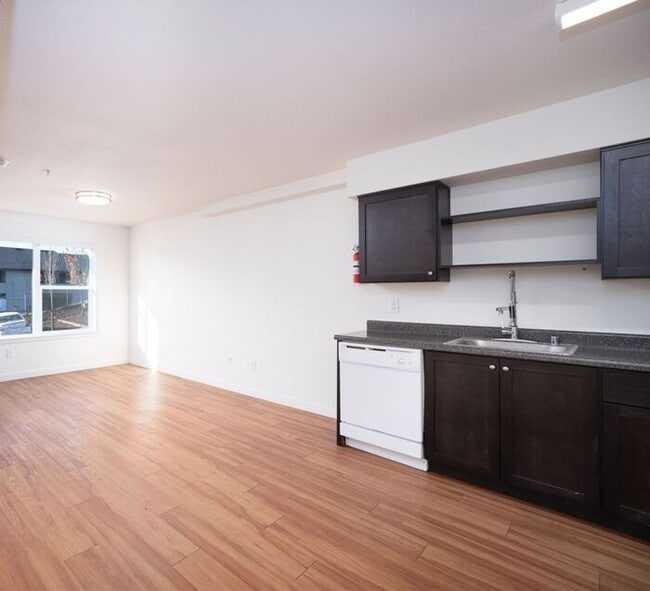 Building Photo - 3x1 upper level unit in Central Park Rose! $800 off 1st month rent!!