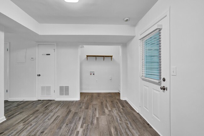 Building Photo - 4520 Coopers Creek Cir SE