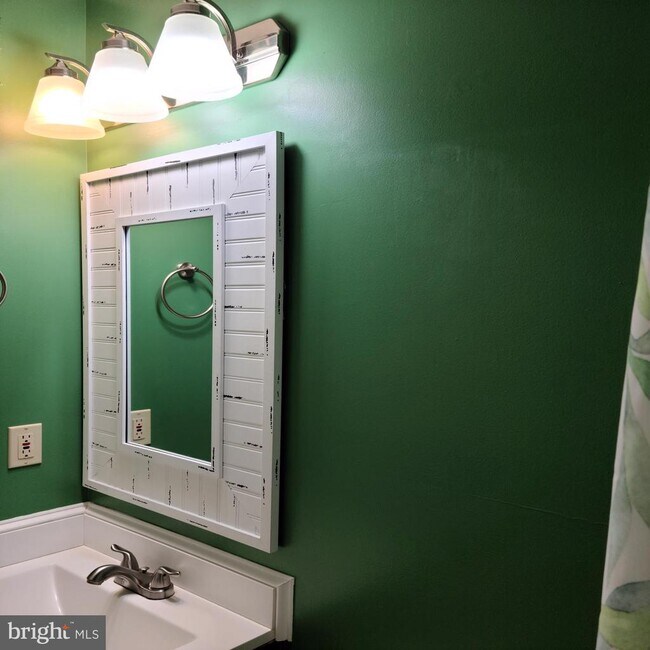 Building Photo - 135 Hill Valley Dr