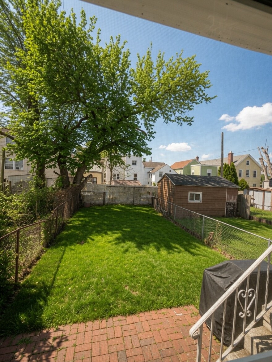 Building Photo - 221 Linden Ave